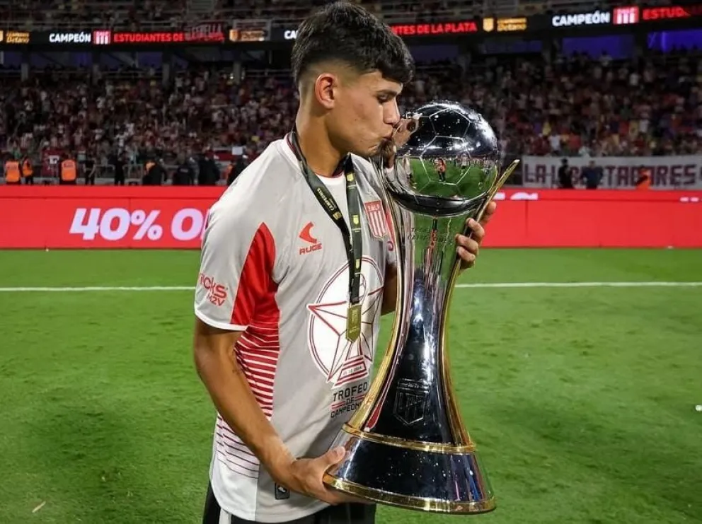 El sanjuanino Pérez y la Copa.