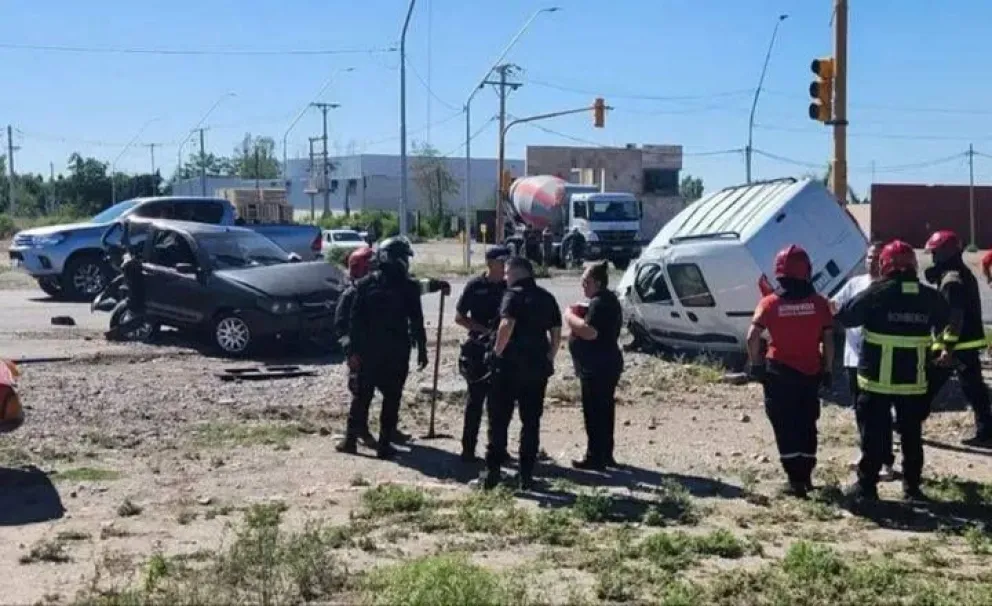 La escena del horror. La Kangoo blanca que conducía Ávila y con la que arrolló a Juan Cabrera, de 72 años.