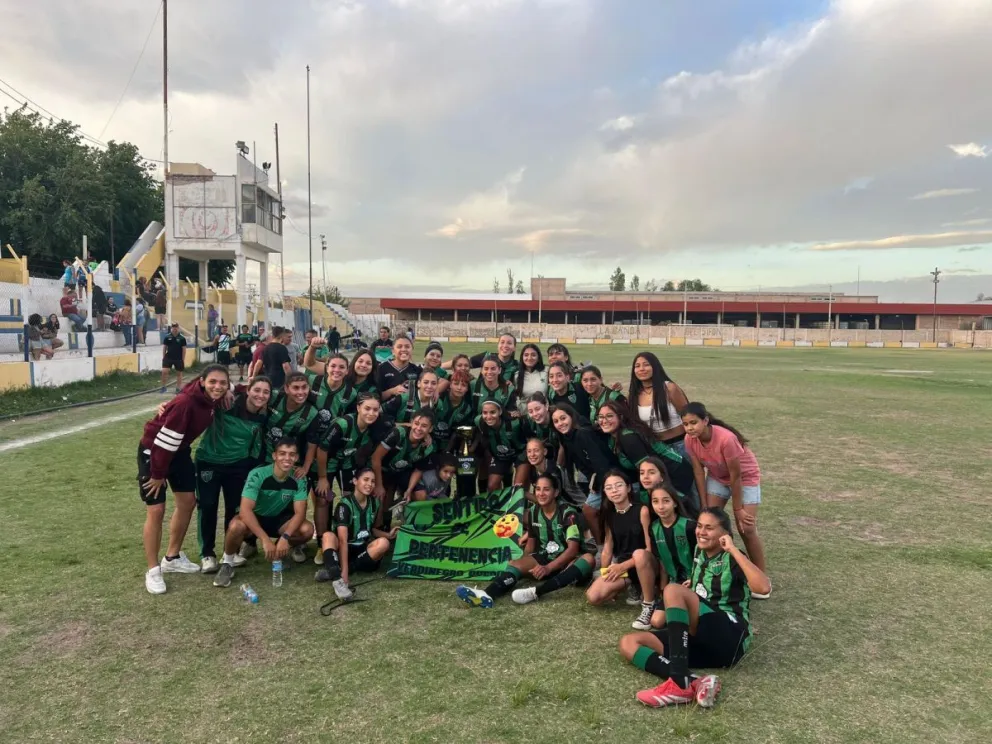 San Martín se consagró campeón del fútbol femenino, y se quedó con la copa Oro.