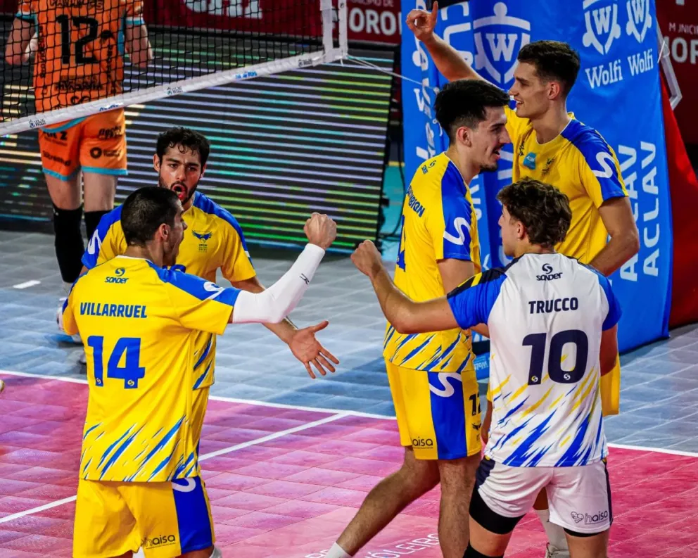 Los jugadores de UPCN festejando un tanto en el partido disputado en el Polideportivo Gorki Grana de Morón.