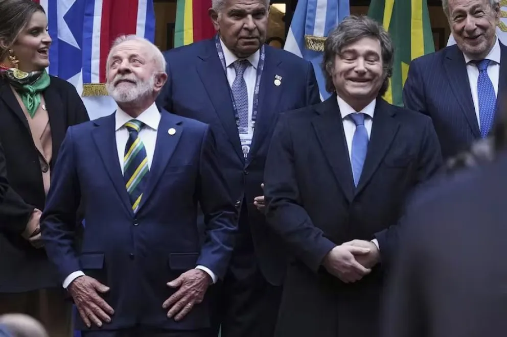 Milei llegó a Brasil para la cumbre del Mercosur y reclamará mayor apertura comercial.