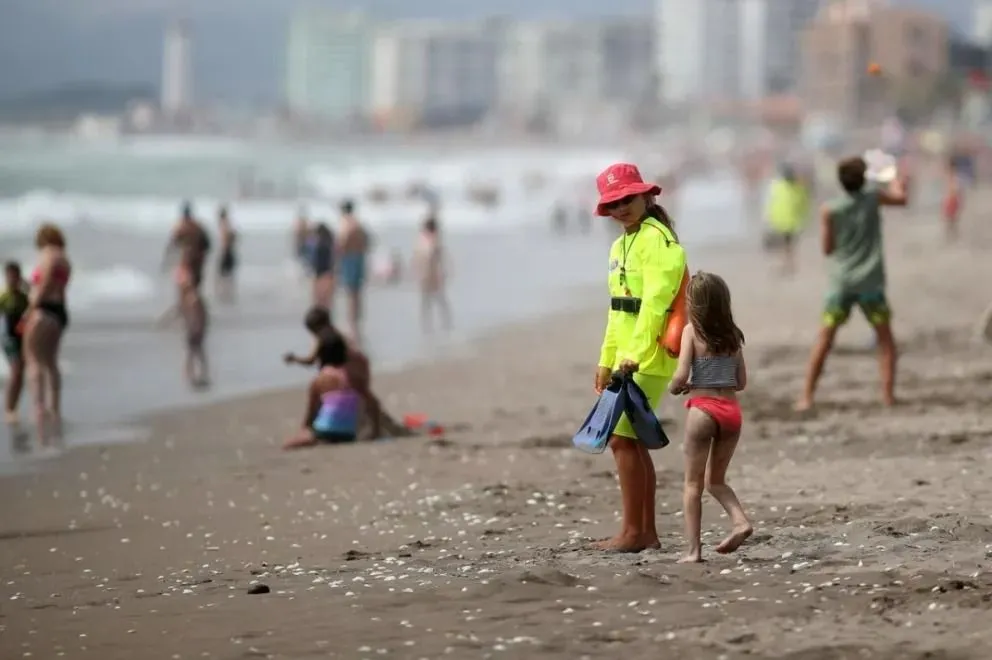 Tras la muerte del sanjuanino en La Serena lanzan una campaña: “Bañarse con bandera roja no es un juego”. 