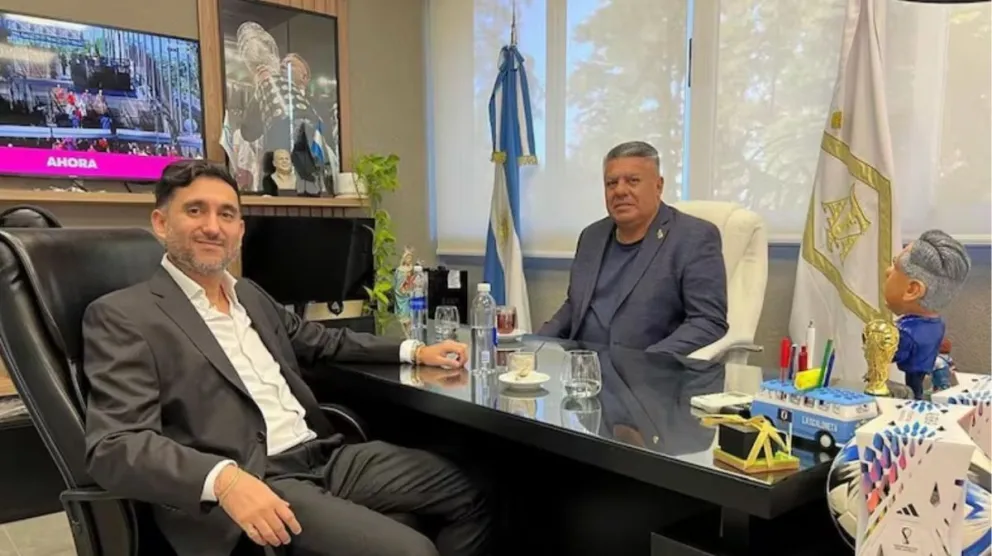 El financista, Ariel Vallejo, reunido con el sanjuanino Claudio Tapia.