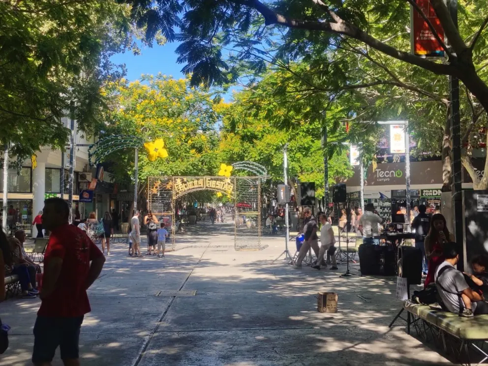 En la previa de Nochebuena, los sanjuaninos salieron a hacer las compras de último momento.