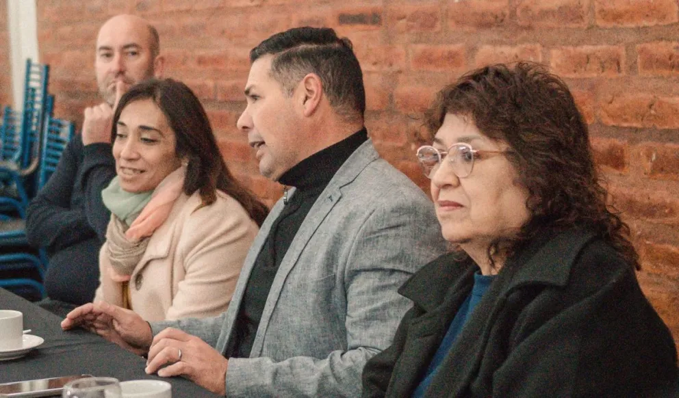 Oficialismo. La intendenta Romina Rosas junto a Luis Roca (a la izquierda), José Luis Giménez (el presidente del Concejo desplazado) y la bloquista Marina Poblete. 