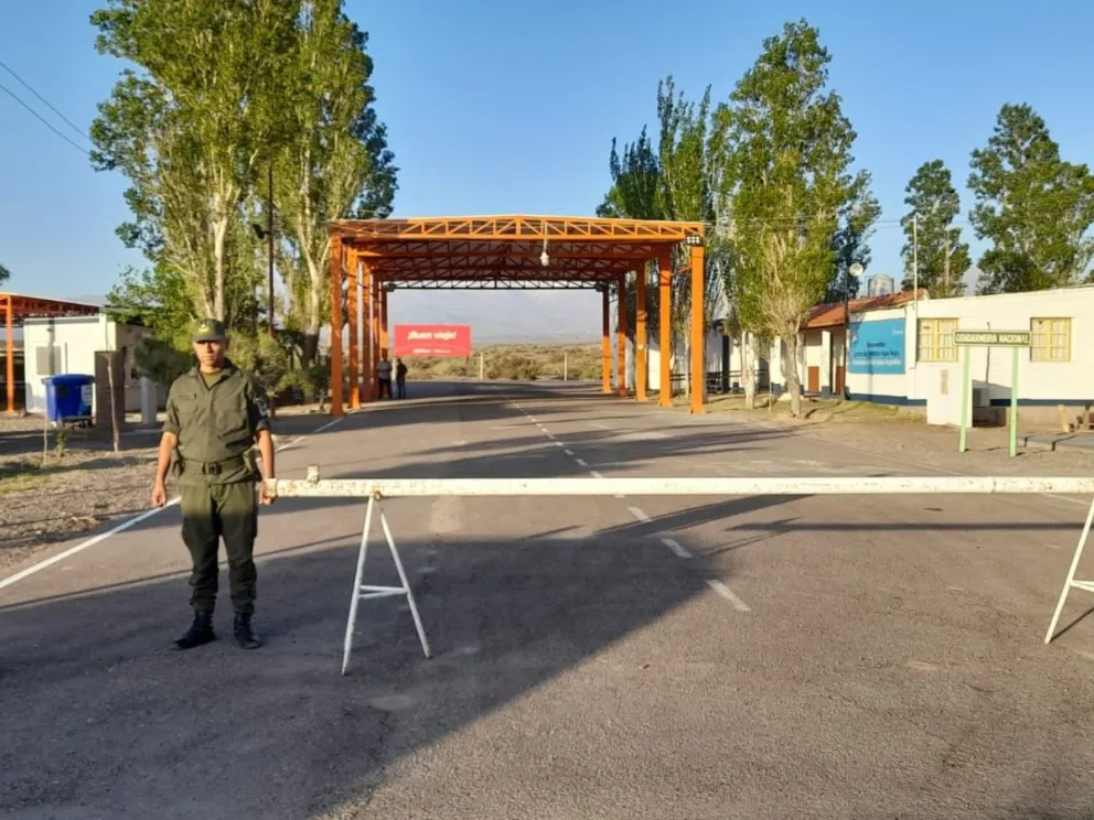 En medio de los hechos de inseguridad, aseguran que el tránsito de turistas por el Paso de Agua Negra cayó más de un 60% respecto al año pasado. 