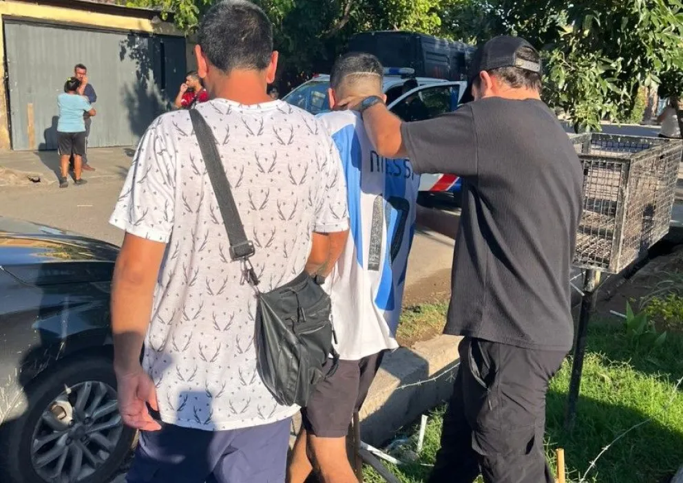 El momento de la detención de Bazán Bajinay, en el barrio Dorrego.