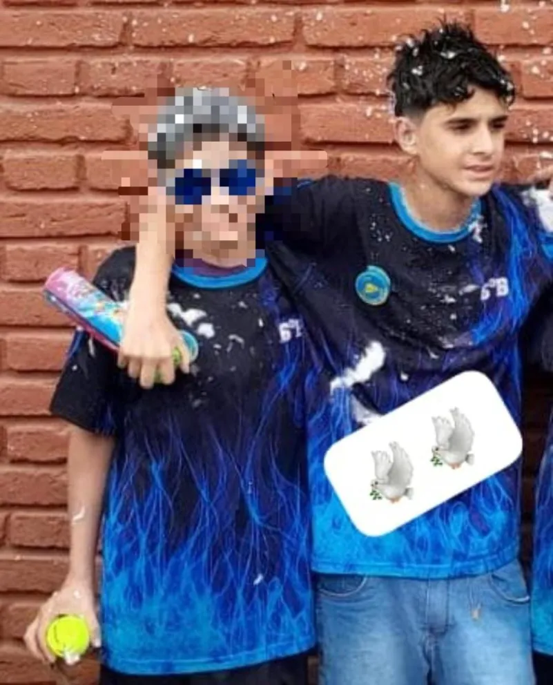 Tiziano, en un festejo por el egreso de la escuela Bernardo de Monteagudo, en Chimbas, donde cursó la primaria.