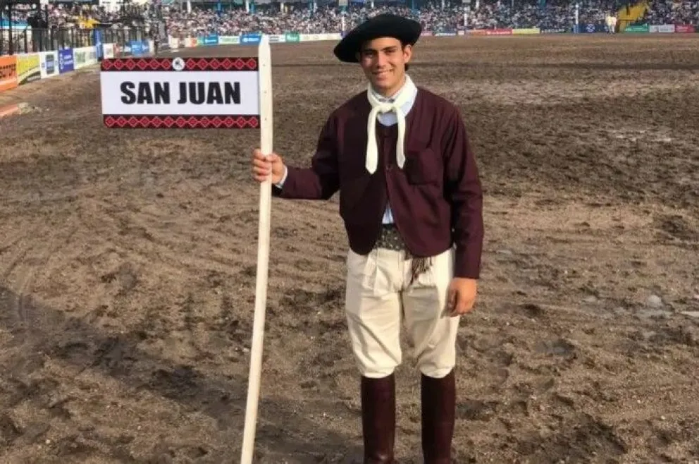 Feliz. El jinete sanjuanino, Benjamín Javier Costa, de 19 años, campeón en Jesús María.