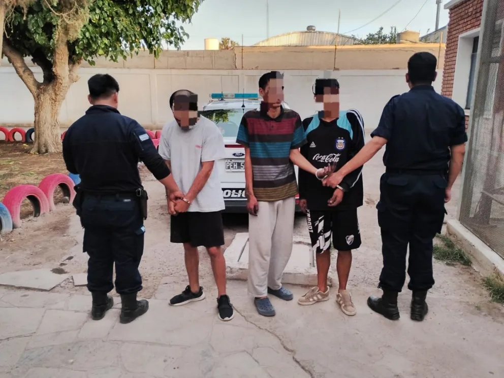 Los tres detenidos por el robo al colegio Parroquial Nuestra Señora de la Consolación, en 25 de Mayo.