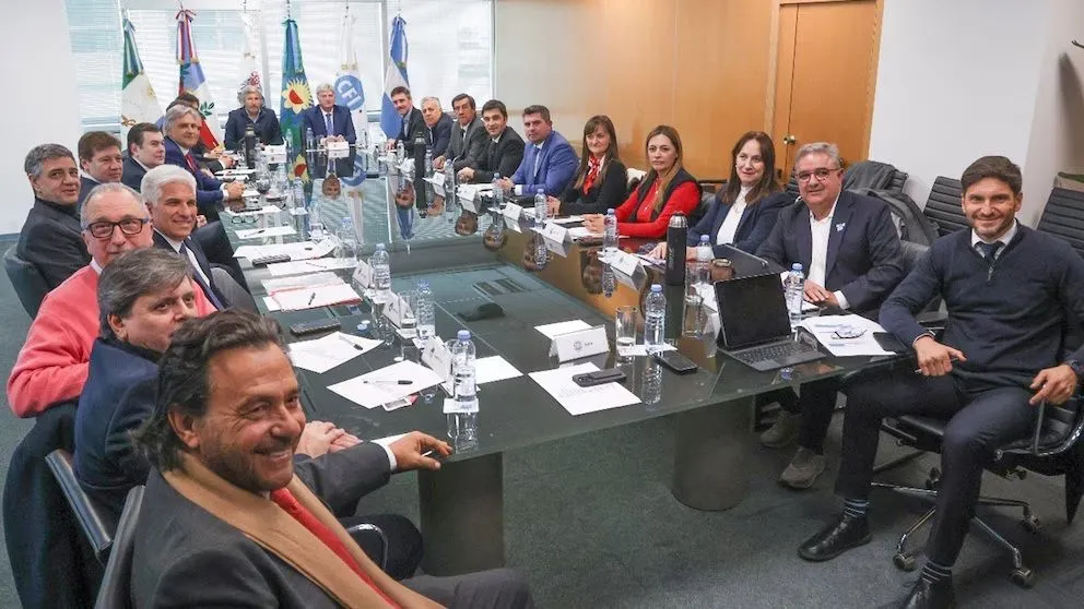 Reunión de gobernadores en el CFI.