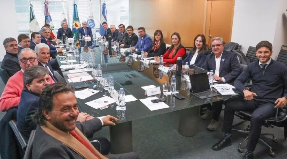 Los gobernadores durante una reunión del año pasado para debatir sobre la reforma laboral.