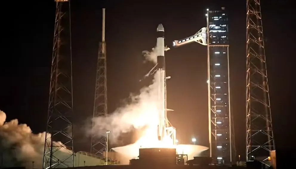 El despegue de la Crew-12 de la NASA rumbo a la EEI (captura de video).