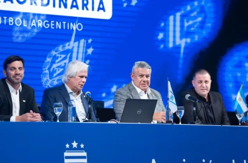Chiqui Tapia, junto a la cúpula de la AFA que conduce.