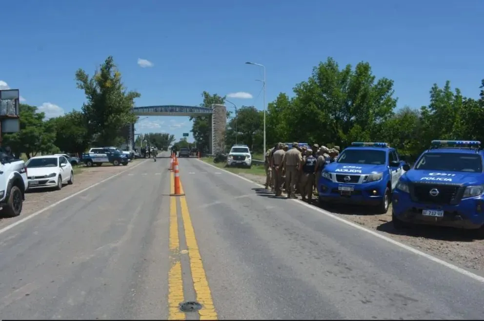 El puesto de control policial en San Luis, sobre la Ruta 20.