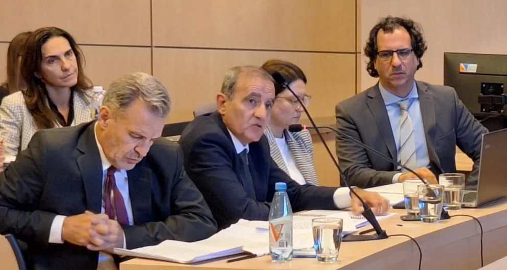 Acusadores. El fiscal Francisco Maldonado (al centro) apeló la sentencia absolutoria del Tribunal, También lo hizo el querellante Conrado Suárez (a la derecha).