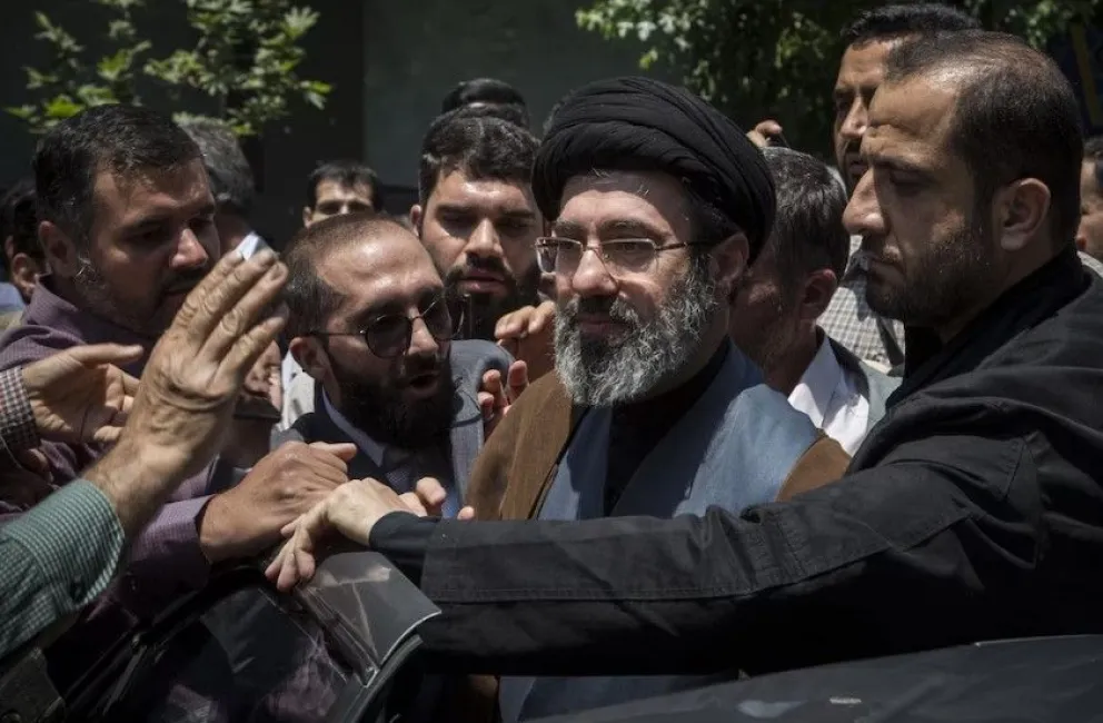 Mojtaba Khamenei, el nuevo líder supremo de Irán, sucediendo a su padre, quien murió en el inicio de los bombardeos de Estados Unidos e Israel.