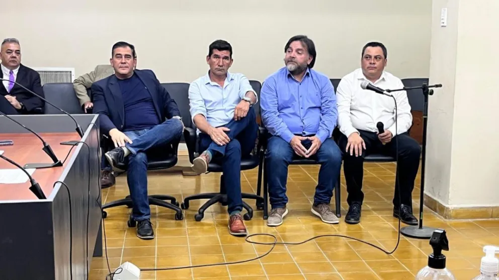 Ante el juez. De izquierda a derecha, el intendente, José Castro, y los concejales,  Roberto López, Alberto de los Ríos y Alejandro Paredes. (FOTO: 0264 Noticias)