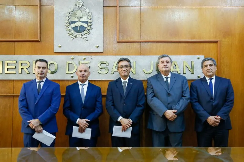 Juan Flores, Pablo García Nieto (Presidente), Elio Frack, Enrique Conti y Daniel Pérez Celedón, son los titulares del Tribunal de Cuentas.