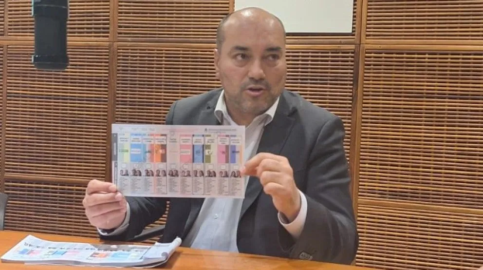 Detalles. El secretario Electoral del Juzgado Federal N°1, Edgardo Benítez, en una de las tantas entrevistas y charlas que brindó para explicar el funcionamiento de la Boleta Única Papel en las legislativas nacionales de 2025. 