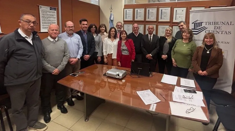 Integrantes. Autoridades del Tribunal de Cuentas, como su presidente Pablo García Nieto y el vocal Enrique Conti, junto a miembros del organismo, entre los que se encuentran algunos fiscales que estaban como interinos y fueron pasados a planta.