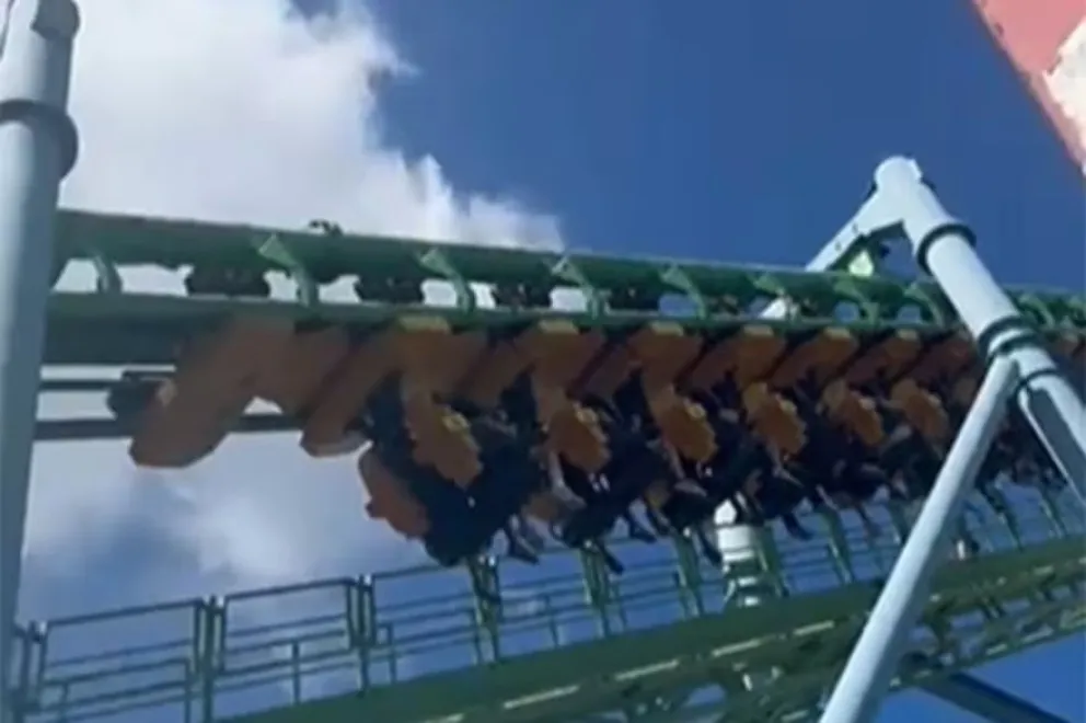 Se rompió la montaña rusa de Parque de la Costa - Captura