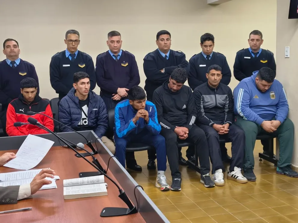 De izquierda a derecha: Benjamín Rosales, Alexis Colombo, Román Núñez, Pablo Flores, Jorge Mercado y Rodrigo Tantén - Foto 0264Noticias.