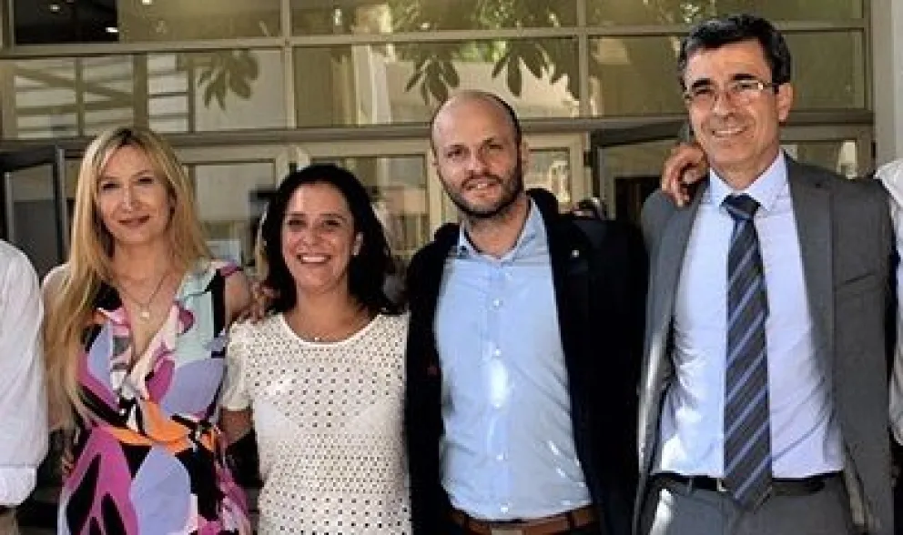 Recambio. Vanesa Mestre, a la izquierda, reemplazará a Valeria Torres (a su lado). La profesional había renunciado a su cargo de consejera suplente, pero no se la aceptaron.