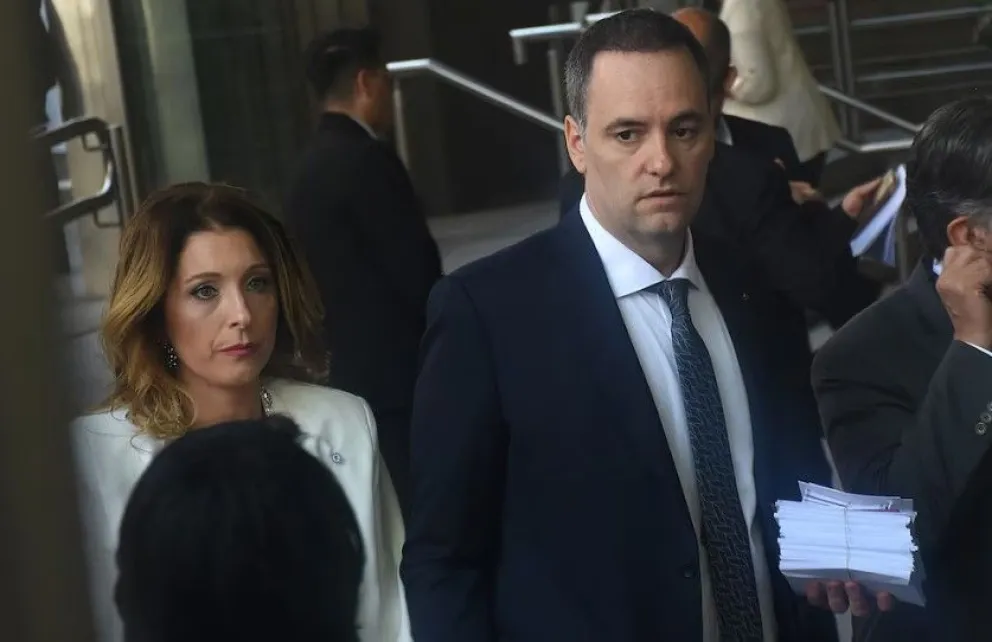 Manuel Adorni y su esposa, Bettina Angeletti.