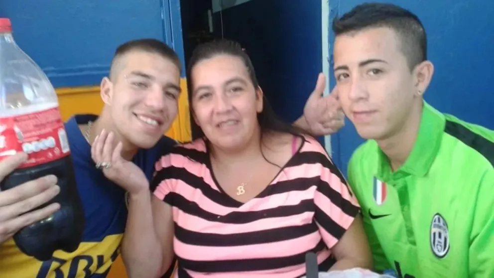 La Madre Belén, junto a dos de sus hijos, quienes también se dedican al narcotráfico.