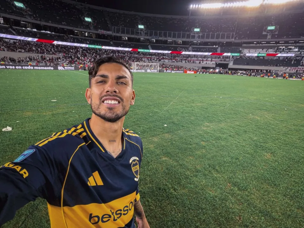 Wiski! Leandro Paredes se sacó una selfie en el césped del Monumental tras el 1-0 a River.
