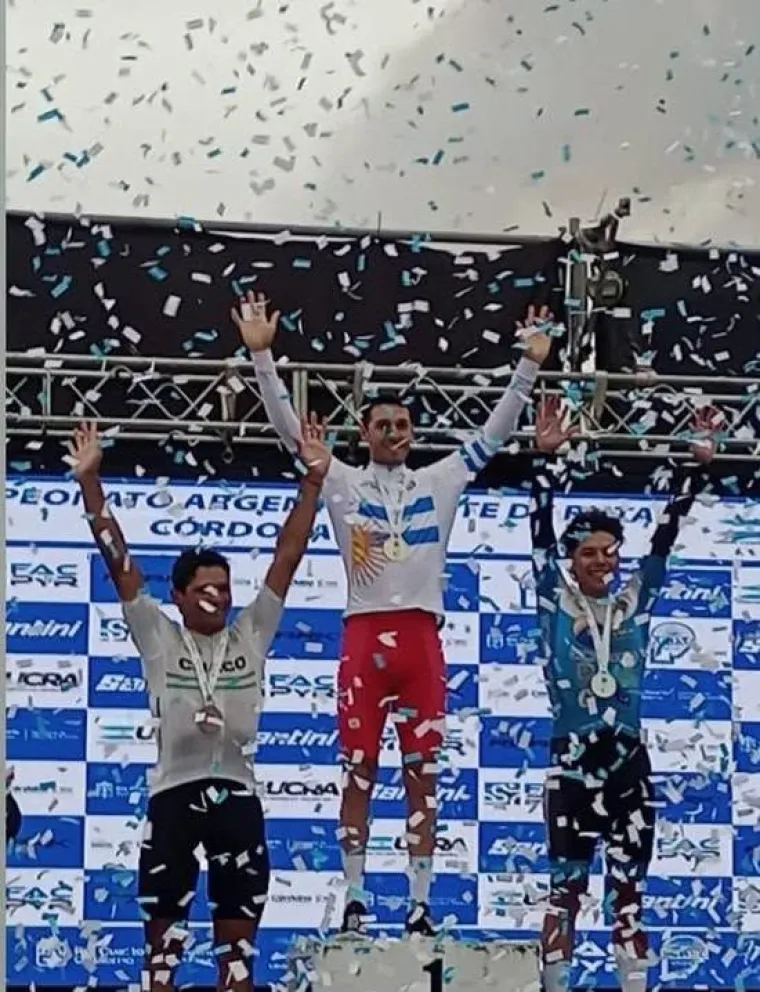 El podio de Elite, con Nicolás Tivani como ganador.