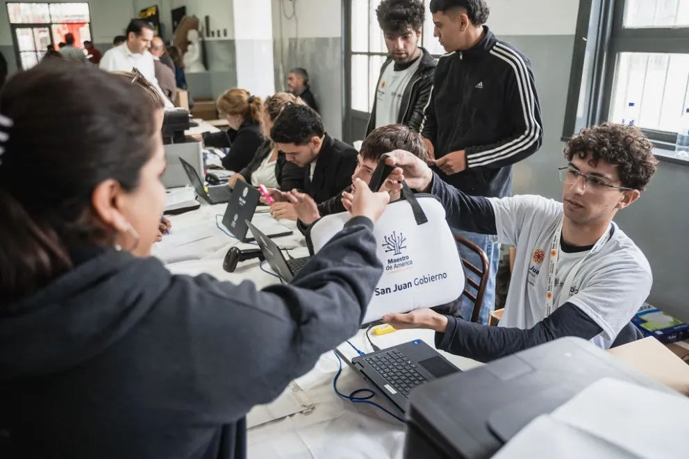 El año pasado, el Ejecutivo lanzó el programa Maestro de América y repartió 30.000 computadoras.