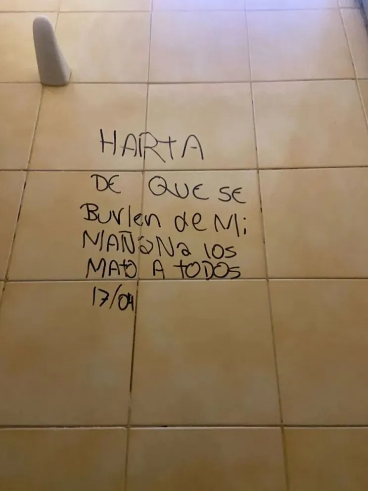 El mensaje encontrado en un baño del Anexo Jujuy fue similar al hallado en baños de las escuelas.