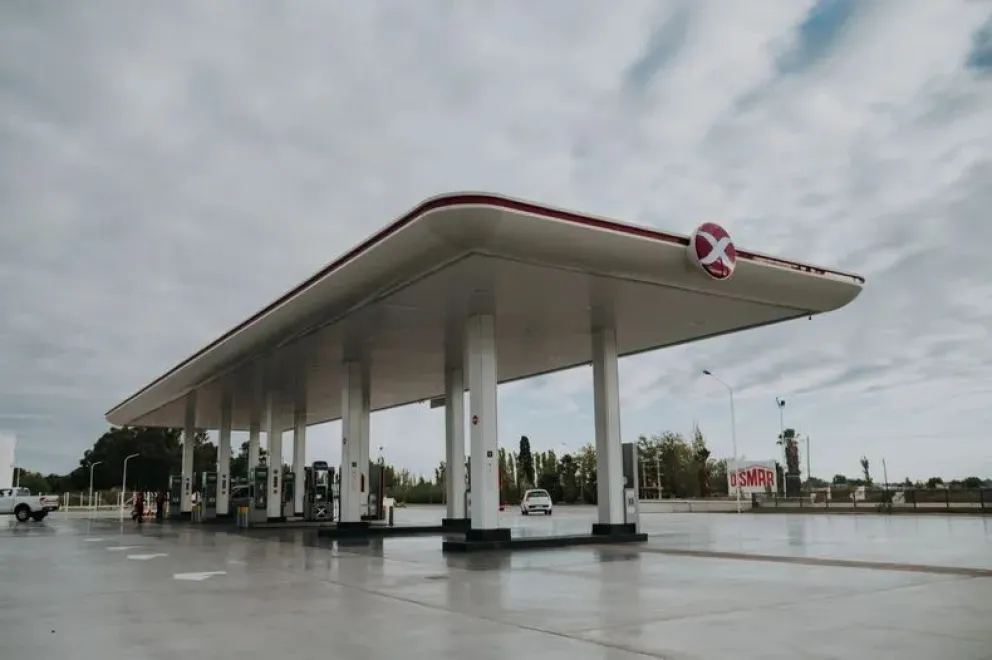 La estación de servicio en 9 de Julio, donde trabajaba el empleado acusado de estafador, Ángel Acosta.