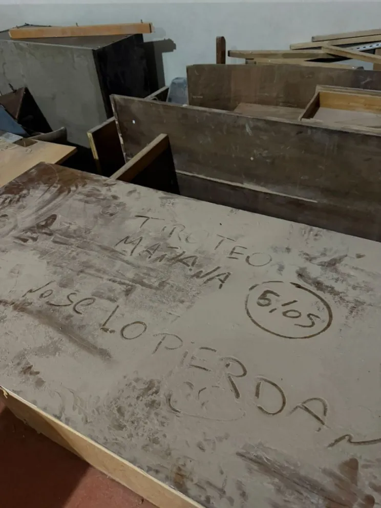 Mensaje escrito por los estudiantes en el banco