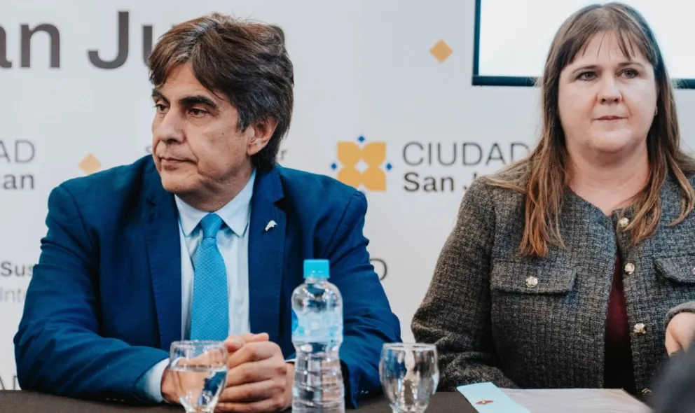Bajo la lupa. Roberto Gutiérrez, ministro de Economía, y la secretaria del área, Mariela Mingorance, vienen monitoreando los recursos clave de coparticipación. El titular de la cartera económica le había advertido a los intendentes de la baja recaudación.