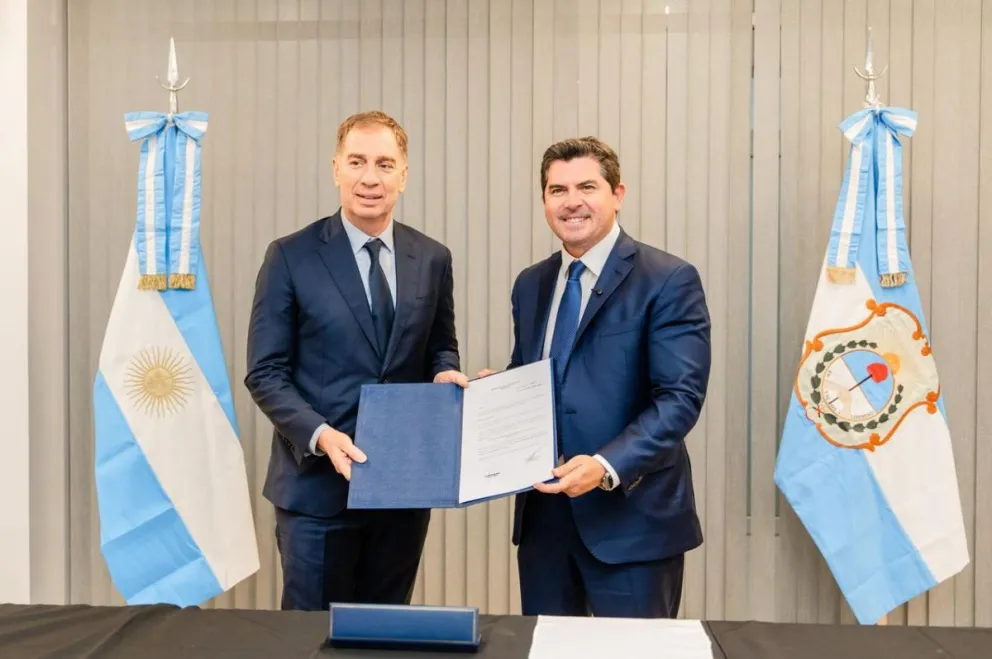 Marcelo Orrego y Diego Santilli, quien recibió la distinción como Huésped Oficial de la provincia de San Juan.