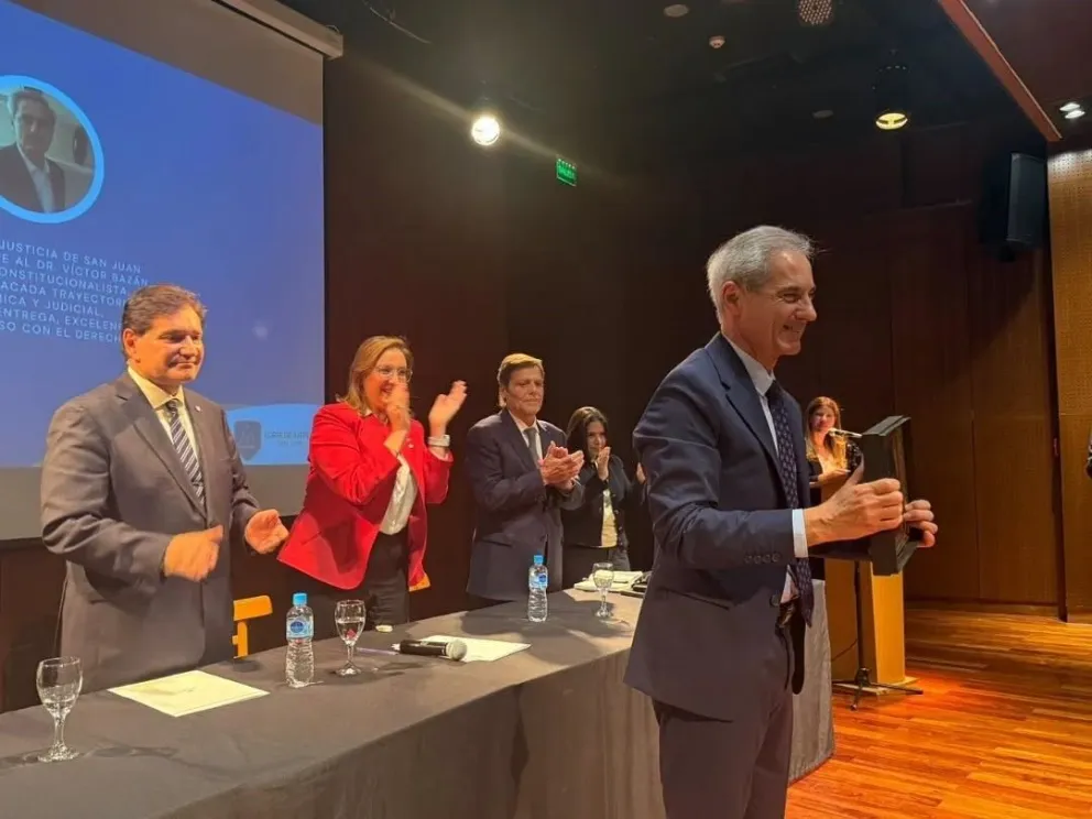 Reconocimiento. El 5 de septiembre del año pasado, la Corte de Justicia le brindó un homenaje a Víctor Bazán por su trayectoria profesional y académica.