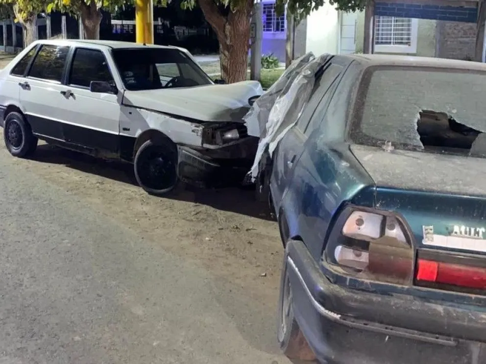 El Fiat Duna blanco que conducía Becerra y que impactó de frente contra el Renault 19 que se encontraba estacionado.