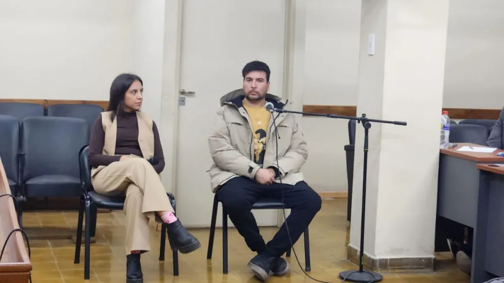 El cordobés Nilson Molina, y la sanjuanina Mariana Páez, esta jornada ante la jueza Celia Maldonado. Ambos seguirán libres.