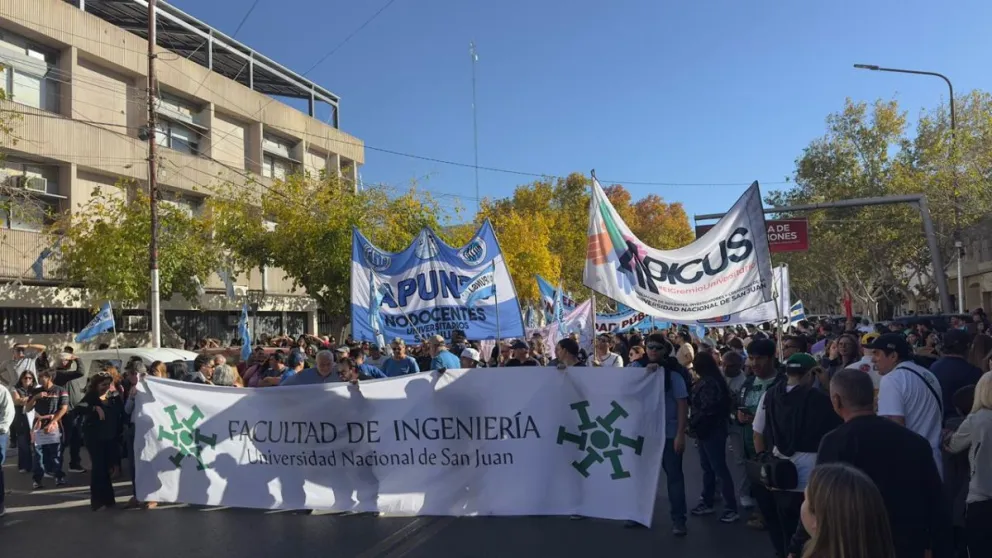 IMAGEN DE 0264 DE LA MARCHA UNIVERSITARIA