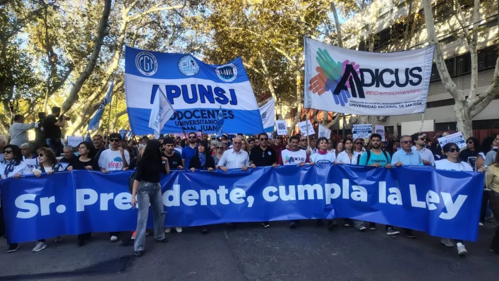 IMAGEN DE 0264 DE LA MARCHA UNIVERSITARIA