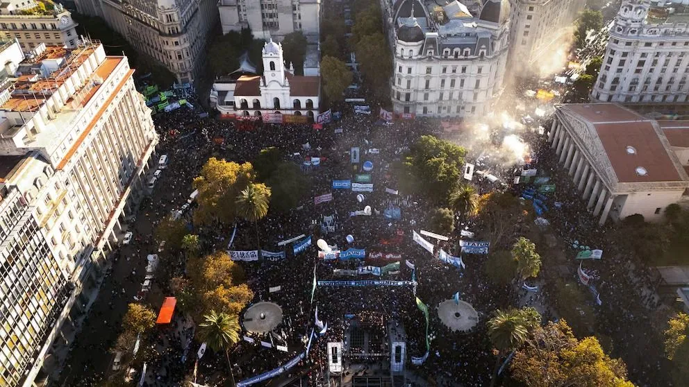 Panorámica de la marcha en Plaza de Mayo