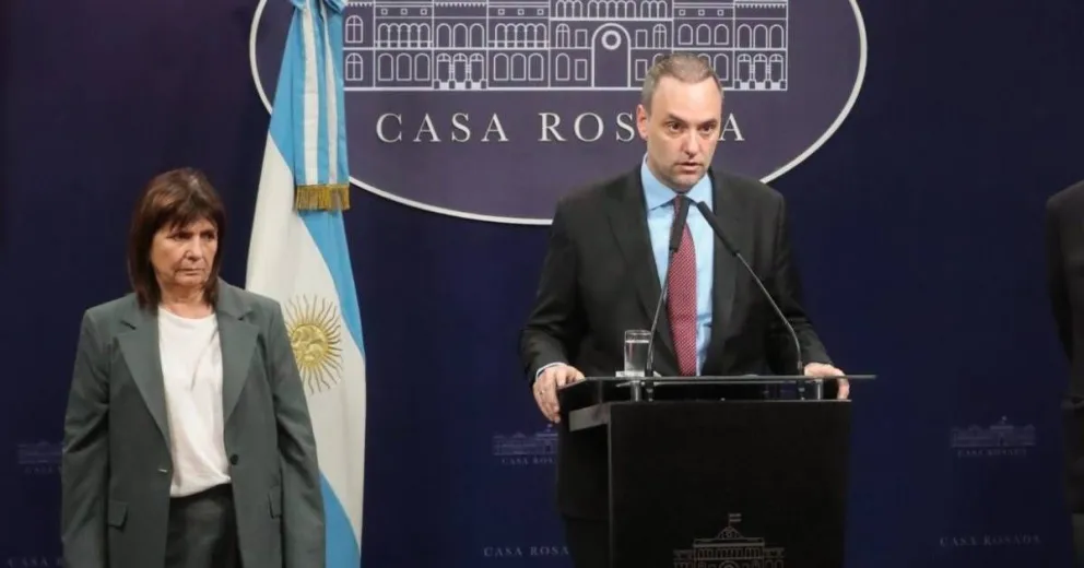 Patricia Bullrich y Manuel Adorni.