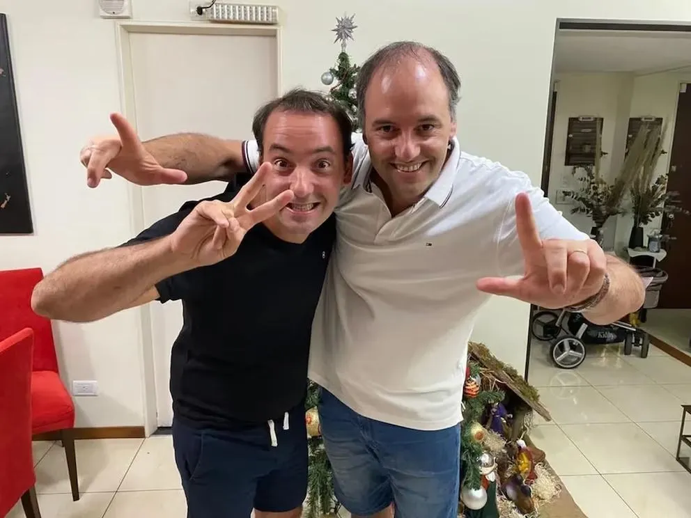 Hermanos Adorni 
