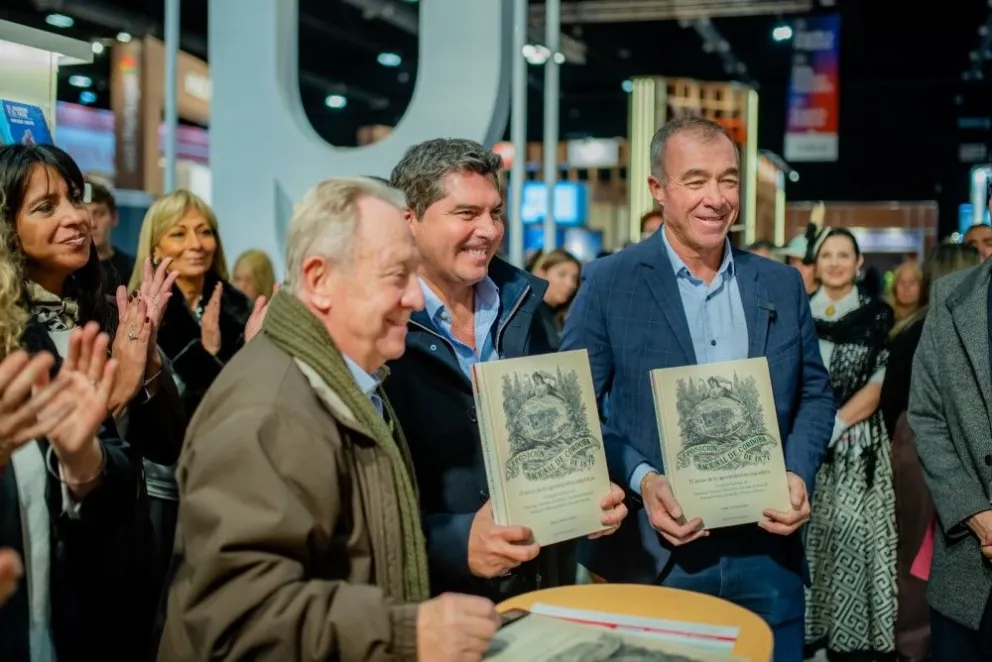 El vicegobernador, Fabián Martín, acompañó a Orrego en la recorrida de la Feria del Libro en Buenos Aires.
