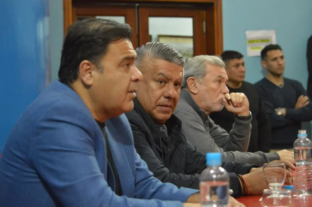 Juan Valiente y, detrás, Claudio Tapia, cuando el presidente sanjuanino de la AFA pidió hace dos años el voto para el mandamás actual de la Liga.