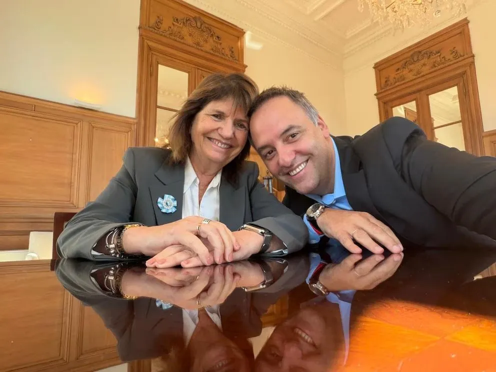 Patricia Bullrich y Manuel Adorni