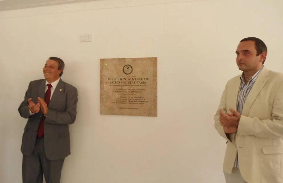 Alfredo Daroni junto a Oscar Nasisi. El primero se desempeñó como secretario Administrativo Financiero de la Facultad de Ingeniería de la UNSJ.